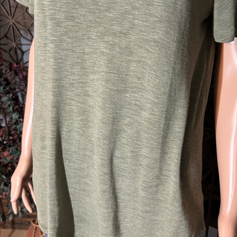 JESSICA SIMPSON OLIVE GREEN TSHIRT M - Picture 4 of 9
